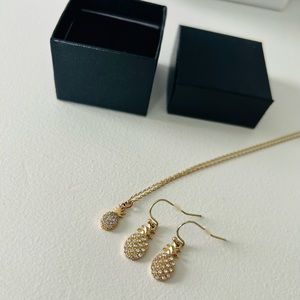 Pineapple earrings and necklace